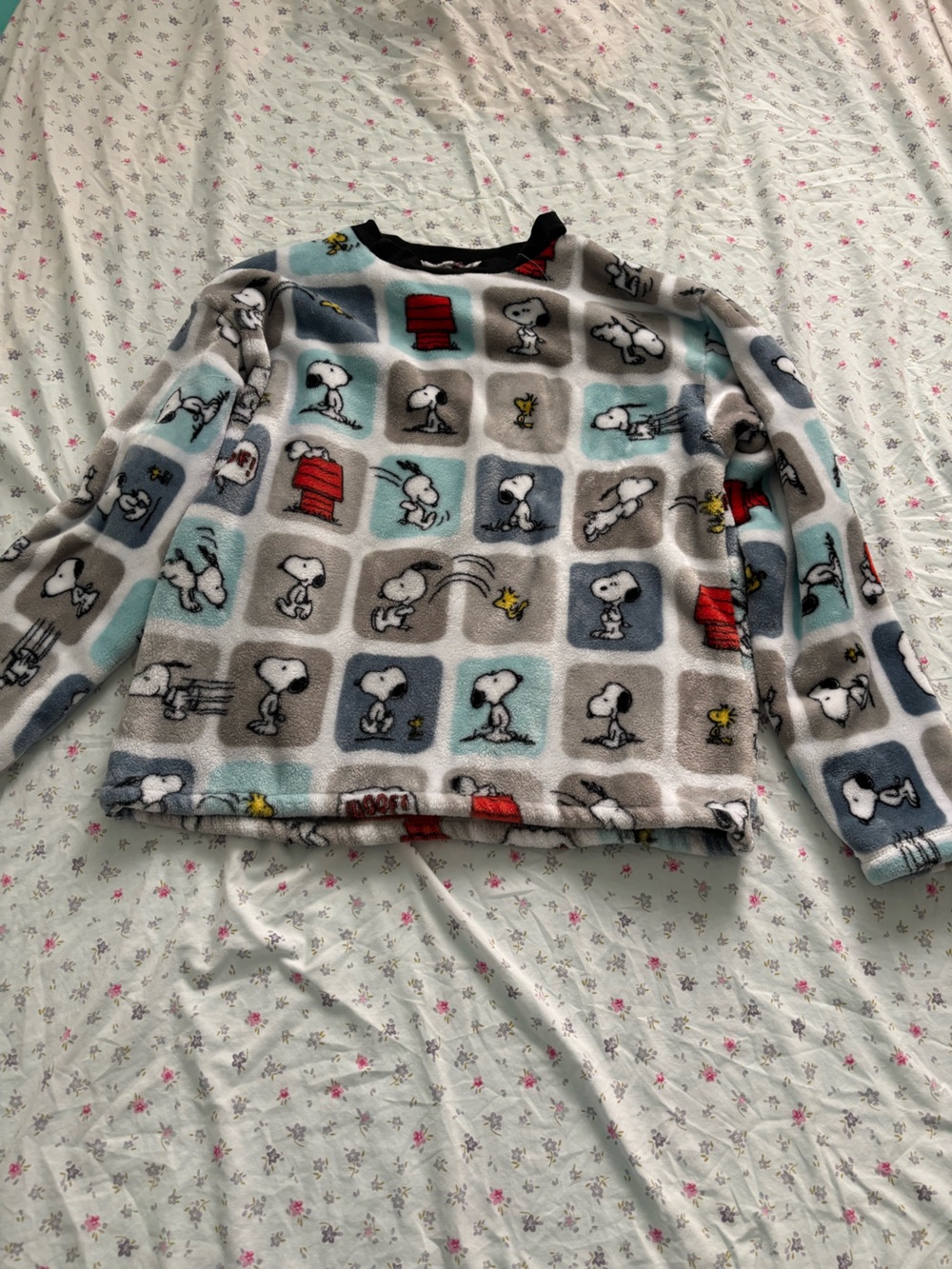 Snoopy fleece sweater